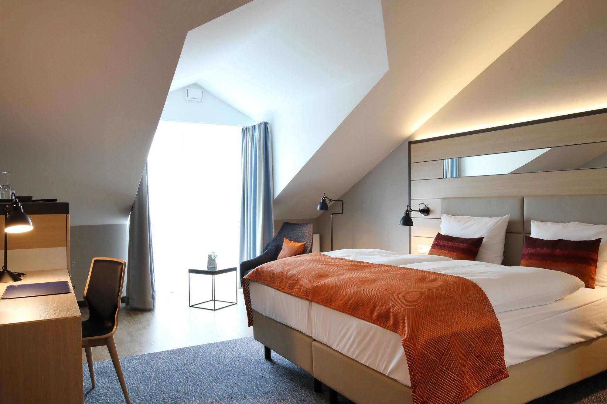 Hafenhotel Meereszeiten Хайлигенхафен Экстерьер фото