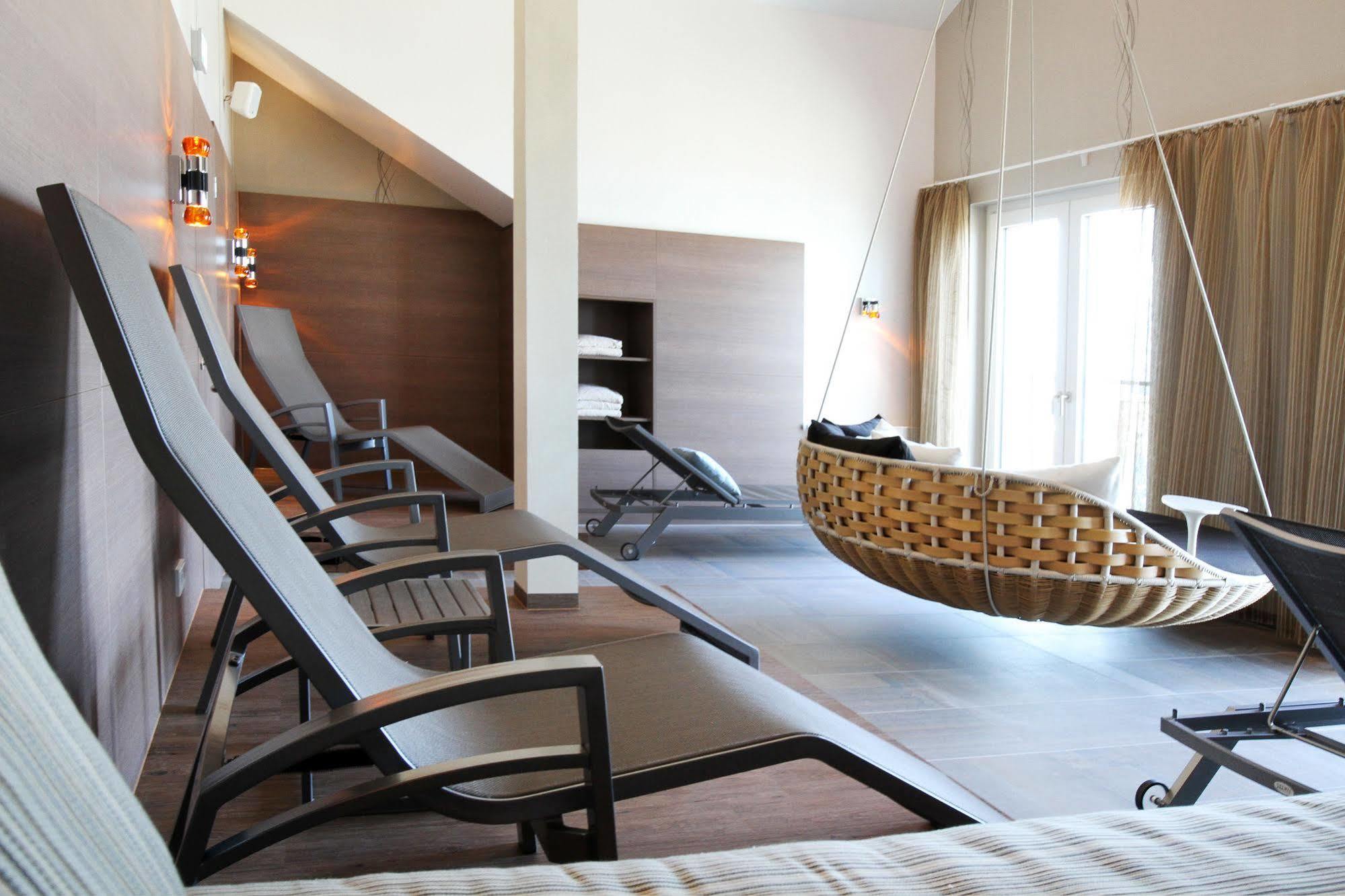 Hafenhotel Meereszeiten Хайлигенхафен Экстерьер фото