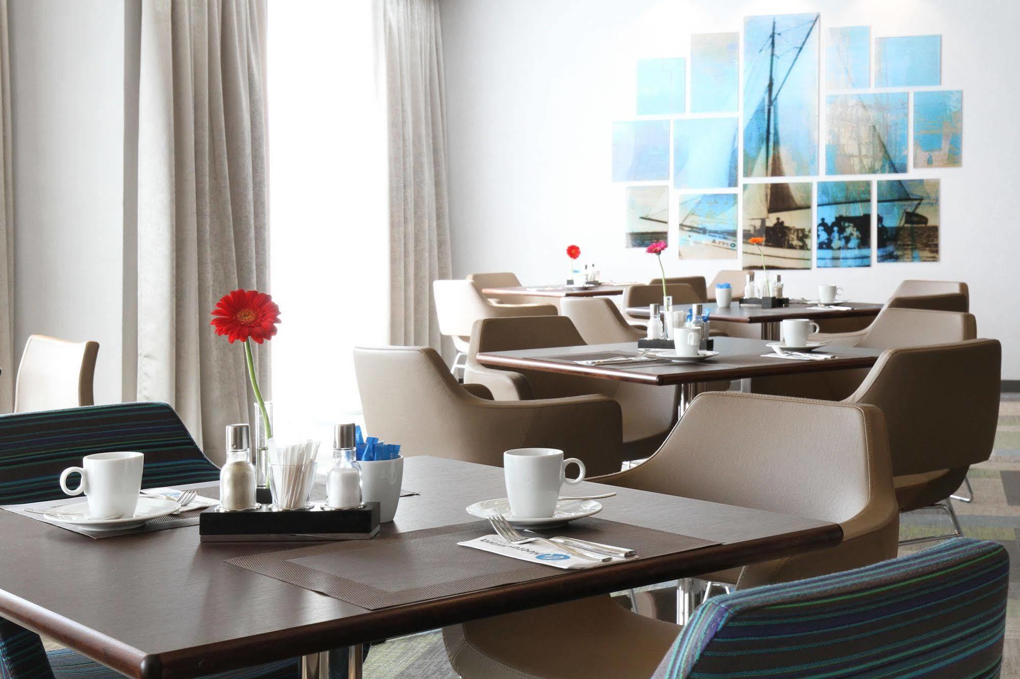 Hafenhotel Meereszeiten Хайлигенхафен Экстерьер фото